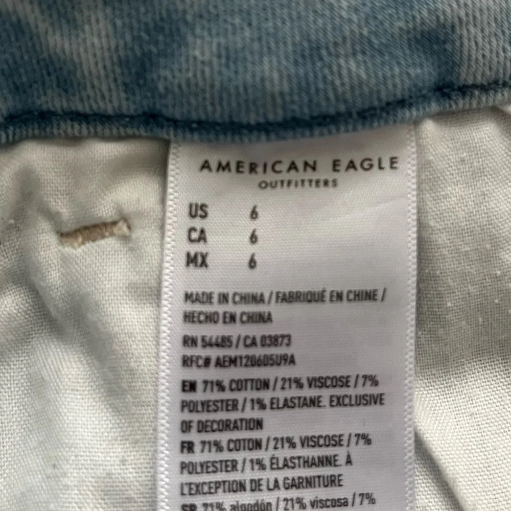 AMERICAN EAGLE Ne(x)t Level Stretch High Rise Distressed Shorts Size 6 - Picture 6 of 7